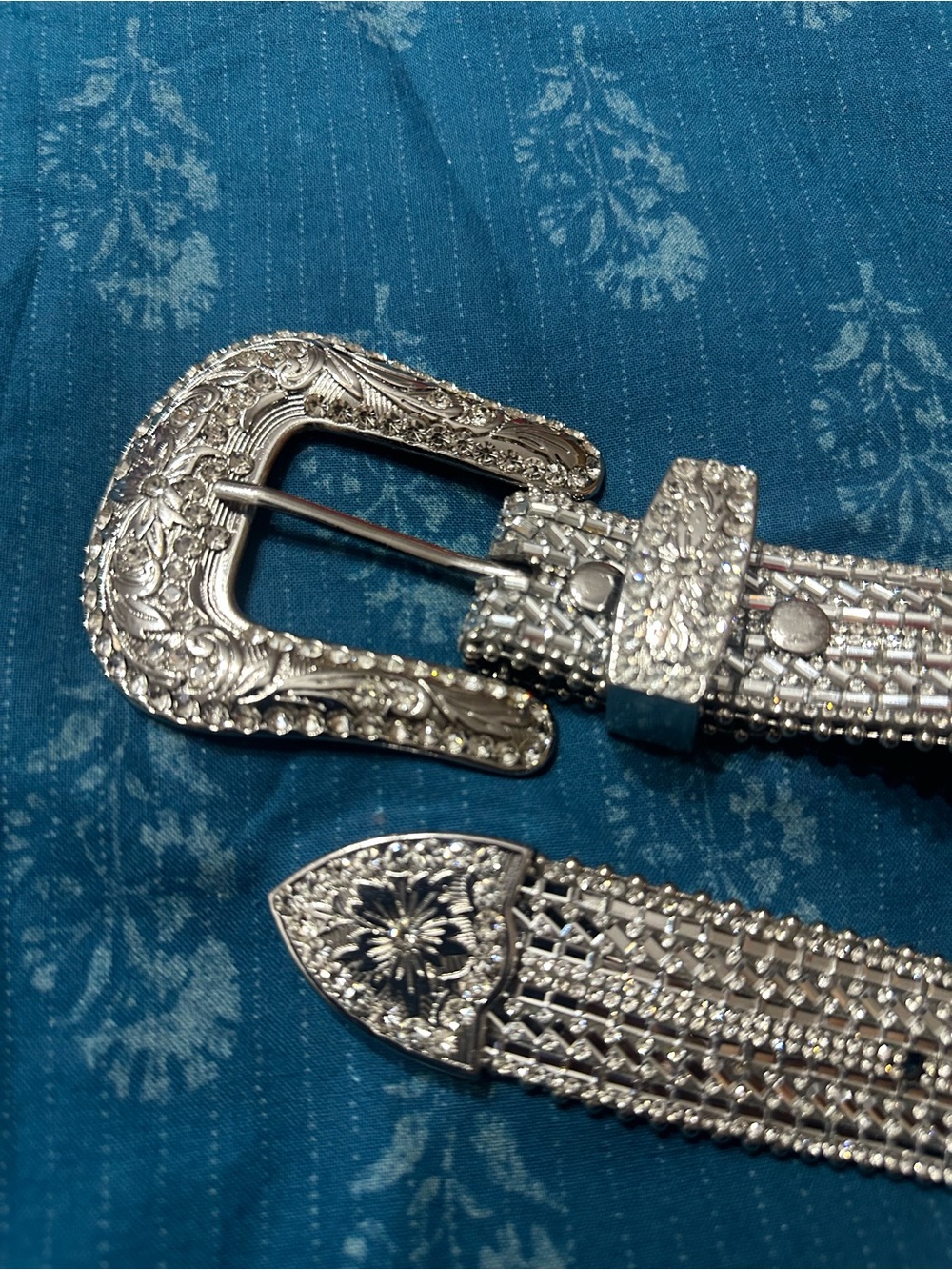 Bougie Bling Western-Style Embossed Metal Belt with Floral Buckle